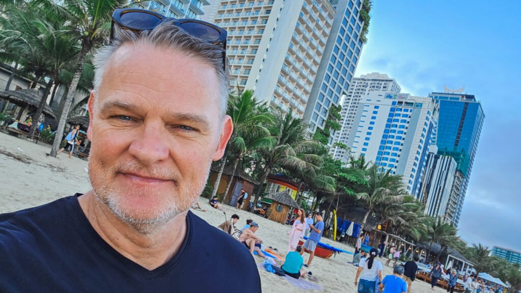 A Beach scene reflecting reflecting the combination of city and beach life